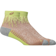 PAIR OF ASICS PERFORMANCE RUN QUARTER SOCKS (ANKLE)