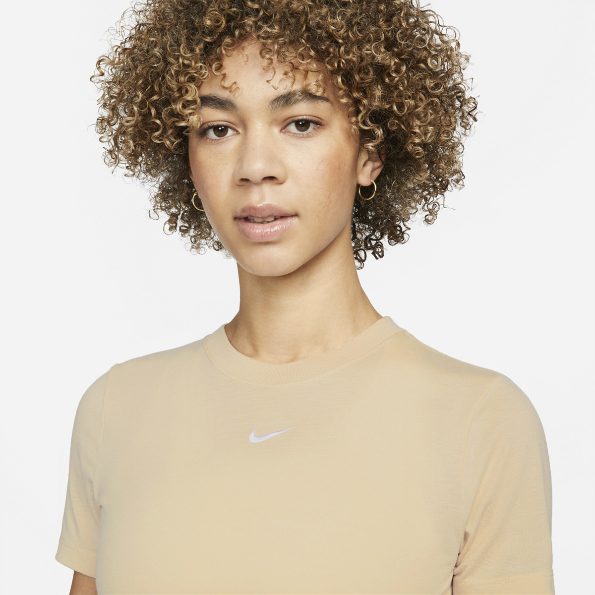 Camisetas nike beige deals