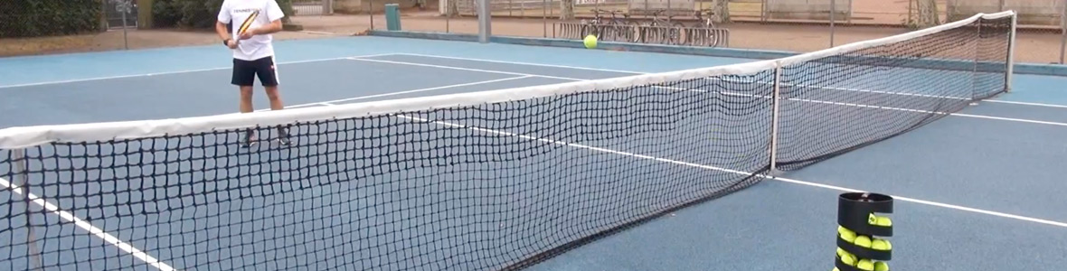 tennis cube with oscillator